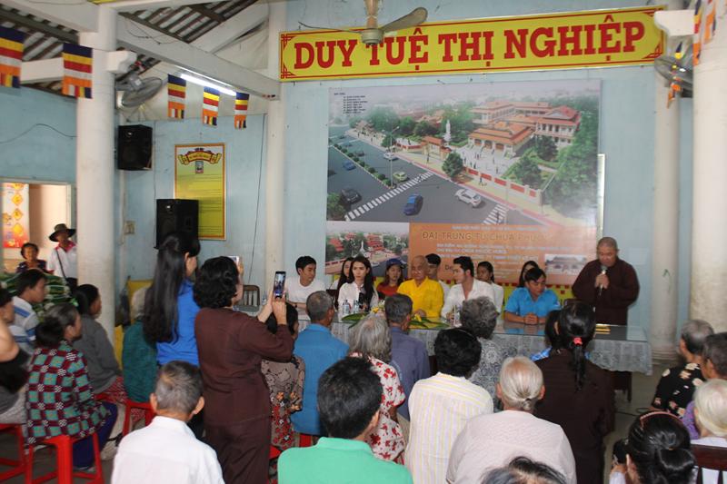 Sa Đéc: Phát quà cho người nghèo tại Thành phố