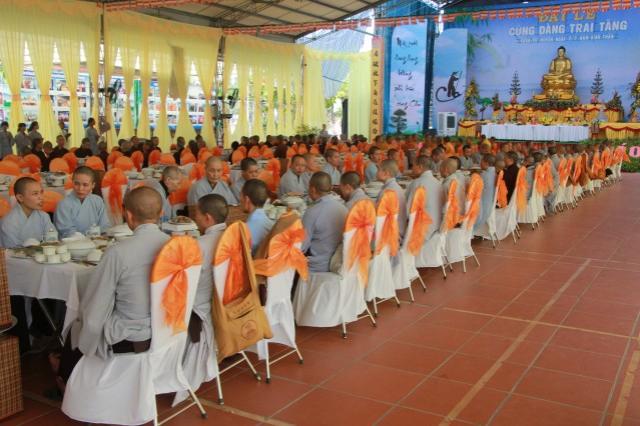 Thái Bình: Pháp hội cúng dường trai Tăng tại chùa Từ Xuyên