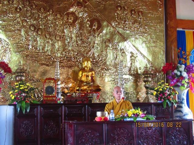 Thái Bình: Tân sinh viên về chùa Từ Xuyên tu một ngày