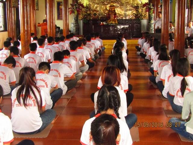 Thái Bình: Tân sinh viên về chùa Từ Xuyên tu một ngày