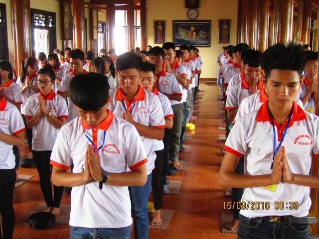 Thái Bình: Tân sinh viên về chùa Từ Xuyên tu một ngày