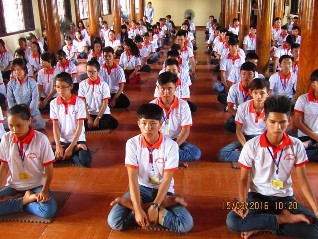 Thái Bình: Tân sinh viên về chùa Từ Xuyên tu một ngày