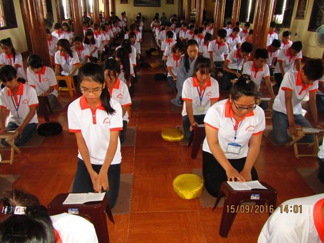 Thái Bình: Tân sinh viên về chùa Từ Xuyên tu một ngày