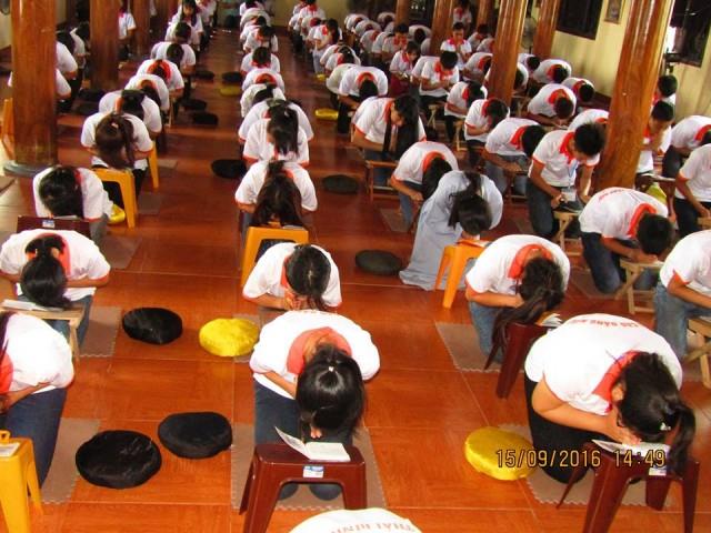 Thái Bình: Tân sinh viên về chùa Từ Xuyên tu một ngày