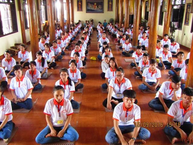Thái Bình: Tân sinh viên về chùa Từ Xuyên tu một ngày