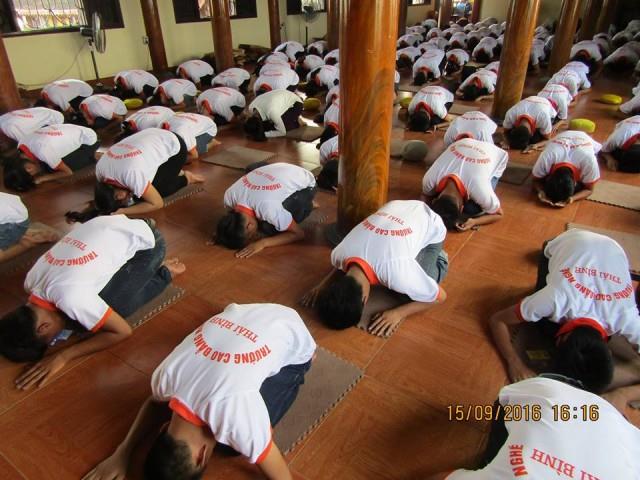 Thái Bình: Tân sinh viên về chùa Từ Xuyên tu một ngày