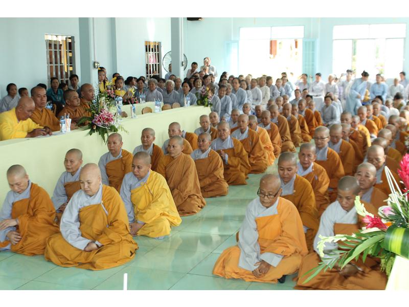 PG Đồng Tháp: Chùa Đức Long bế giảng khóa an cư