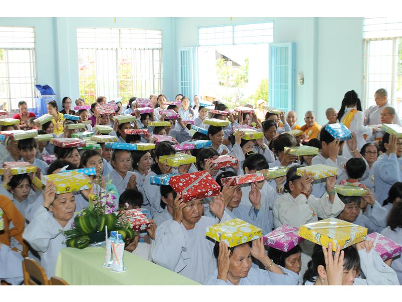 PG Đồng Tháp: Chùa Đức Long bế giảng khóa an cư