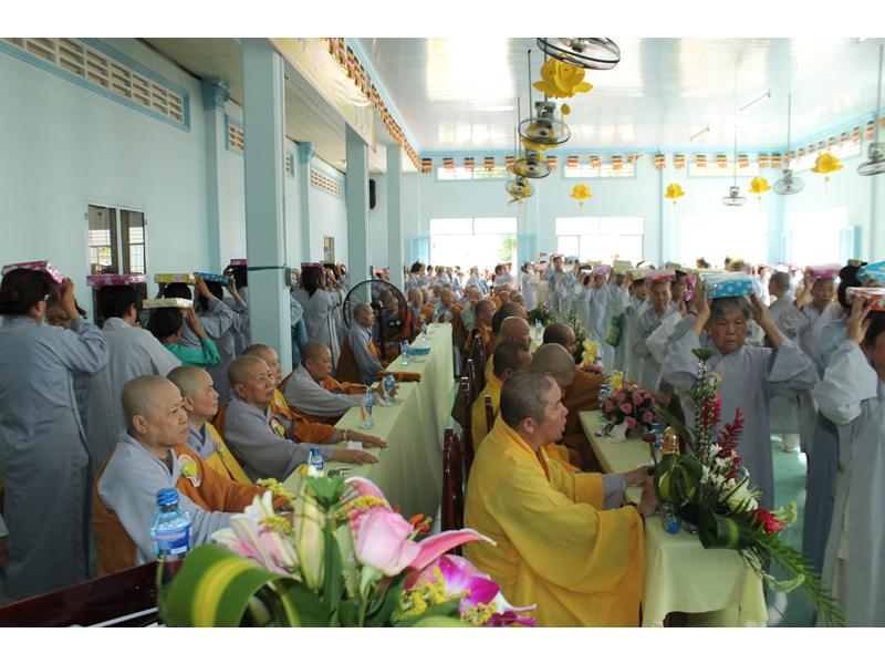 PG Đồng Tháp: Chùa Đức Long bế giảng khóa an cư