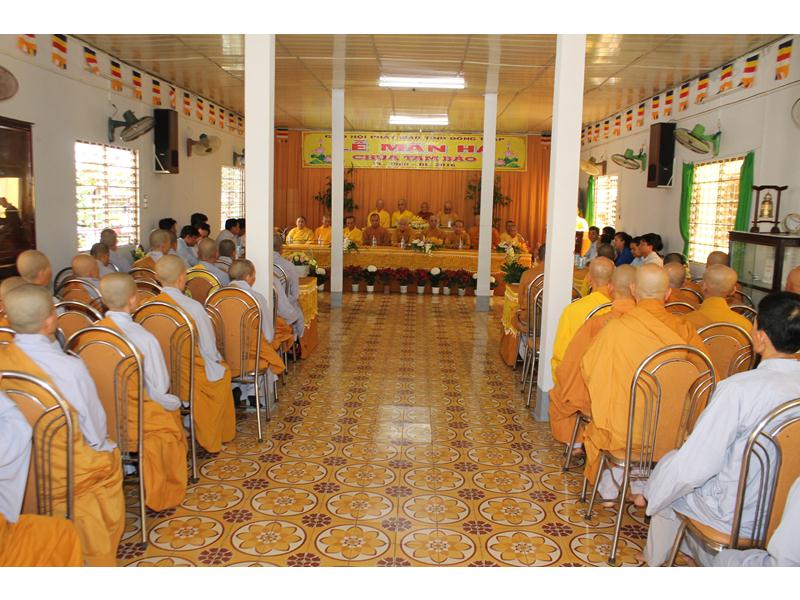 PG Đồng Tháp: Chùa Đức Long bế giảng khóa an cư