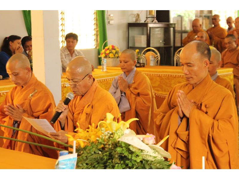 PG Đồng Tháp: Chùa Đức Long bế giảng khóa an cư