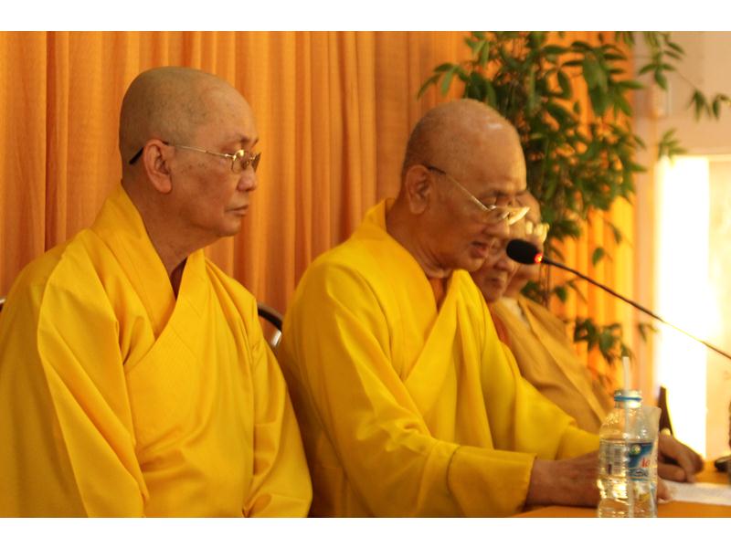 PG Đồng Tháp: Chùa Đức Long bế giảng khóa an cư