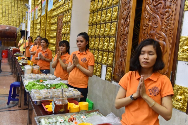 Quỹ Đạo Phật Ngày Nay: Tổ chức tiệc buffet chay gây quỹ từ thiện