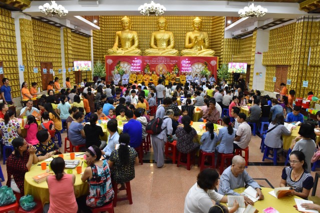 Quỹ Đạo Phật Ngày Nay: Tổ chức tiệc buffet chay gây quỹ từ thiện