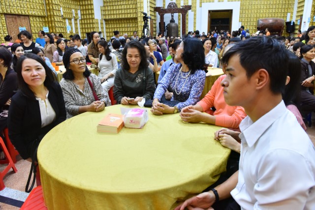 Quỹ Đạo Phật Ngày Nay: Tổ chức tiệc buffet chay gây quỹ từ thiện