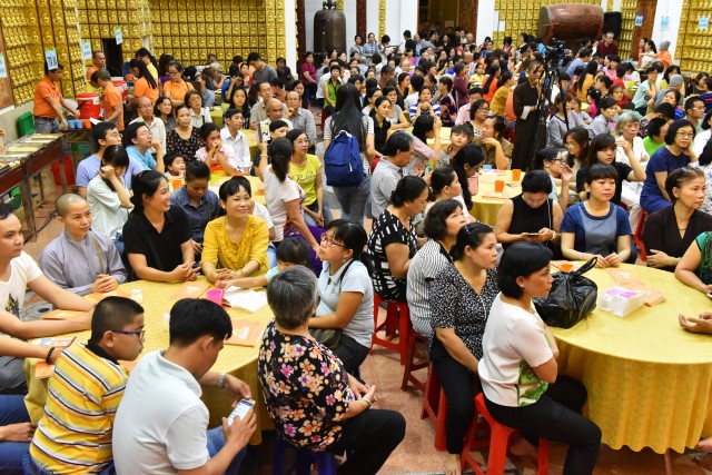 Quỹ Đạo Phật Ngày Nay: Tổ chức tiệc buffet chay gây quỹ từ thiện