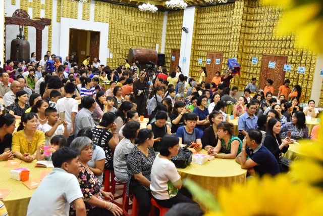 Quỹ Đạo Phật Ngày Nay: Tổ chức tiệc buffet chay gây quỹ từ thiện
