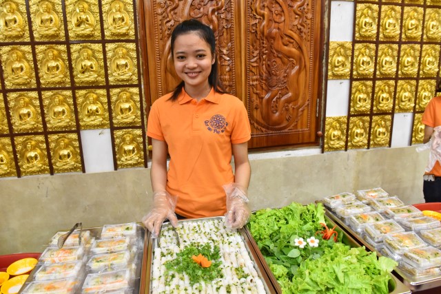 Quỹ Đạo Phật Ngày Nay: Tổ chức tiệc buffet chay gây quỹ từ thiện