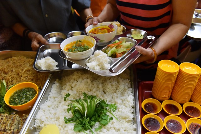 Quỹ Đạo Phật Ngày Nay: Tổ chức tiệc buffet chay gây quỹ từ thiện