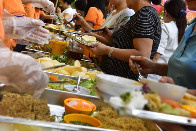 Quỹ Đạo Phật Ngày Nay: Tổ chức tiệc buffet chay gây quỹ từ thiện