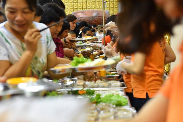 Quỹ Đạo Phật Ngày Nay: Tổ chức tiệc buffet chay gây quỹ từ thiện