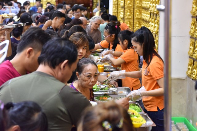 Quỹ Đạo Phật Ngày Nay: Tổ chức tiệc buffet chay gây quỹ từ thiện