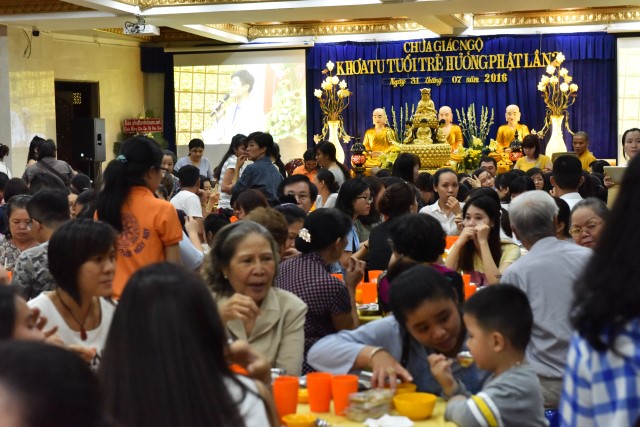 Quỹ Đạo Phật Ngày Nay: Tổ chức tiệc buffet chay gây quỹ từ thiện