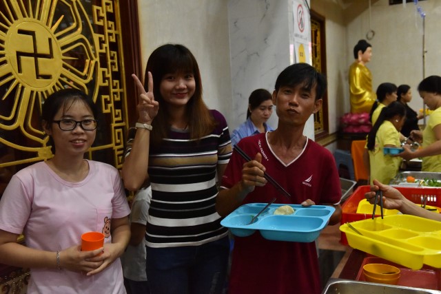 Quỹ Đạo Phật Ngày Nay: Tổ chức tiệc buffet chay gây quỹ từ thiện