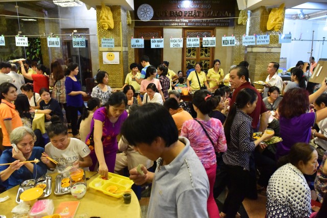 Quỹ Đạo Phật Ngày Nay: Tổ chức tiệc buffet chay gây quỹ từ thiện