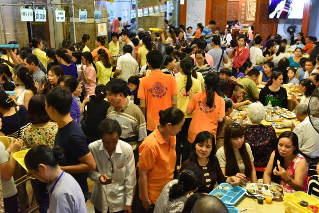 Quỹ Đạo Phật Ngày Nay: Tổ chức tiệc buffet chay gây quỹ từ thiện