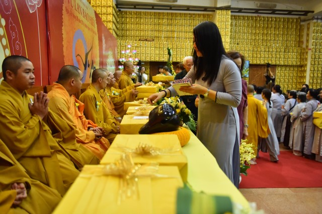 Chùa Giác Ngộ: Xúc động đêm lễ Vu Lan Báo Hiếu 2016
