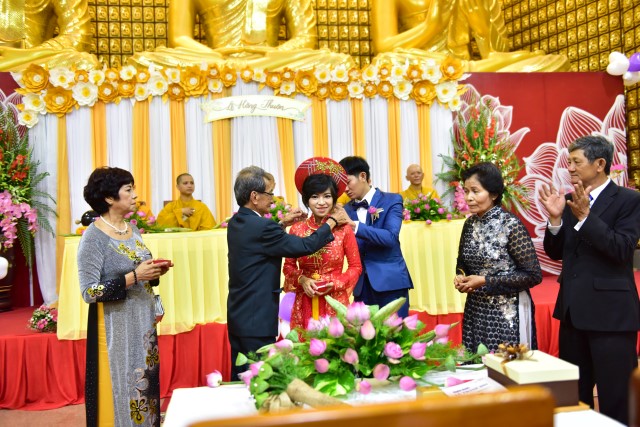 Chùa Giác Ngộ: Lễ hằng thuận của Phật tử Thanh Tú và Minh Tú