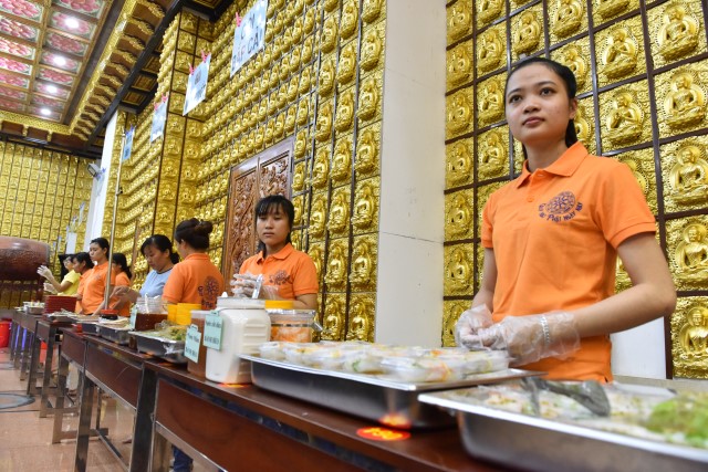 Quỹ Đạo Phật Ngày Nay: Tổ chức tiệc buffet chay gây quỹ từ thiện