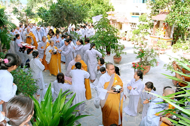 Khánh Hòa: Ninh Hòa tổ chức Khóa tu một ngày an lạc lần III