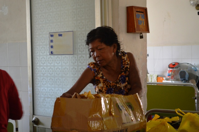 Khánh Hòa: Chùa Nghĩa Hương tặng 320 phần quà