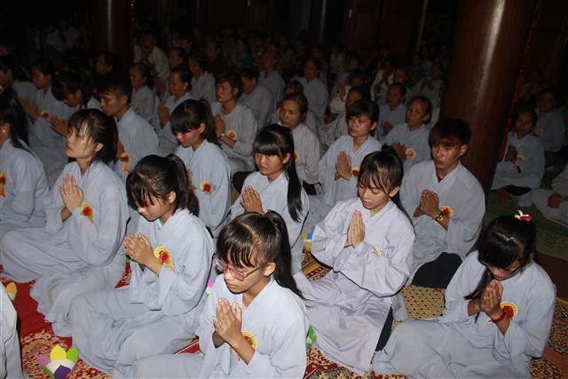Thanh Hóa: Thắp nến tri ân cha mẹ tại chùa Hồi Long