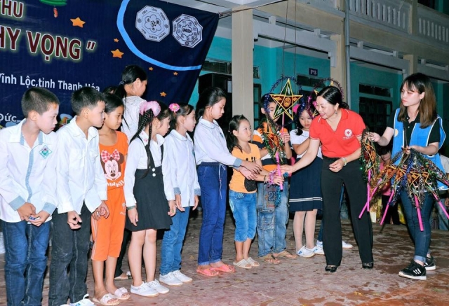 Thanh Hóa: Hội Từ Thiện Minh Đức – chùa Vĩnh Nghiêm tổ chức Trung thu