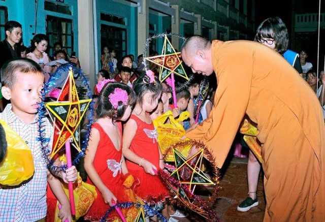 Thanh Hóa: Hội Từ Thiện Minh Đức – chùa Vĩnh Nghiêm tổ chức Trung thu