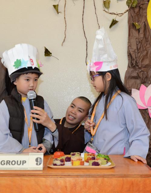 Chùa Đức Viên, San Jose ( Hoa Kỳ ) Tổ Chức Khoá Tu Thiếu Nhi Mùa Đông Và Hội Â3m Thực Mừng Năm Mới 2017.