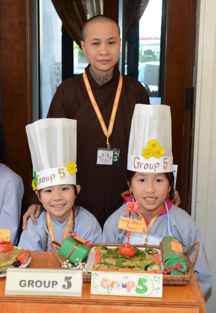 Chùa Đức Viên, San Jose ( Hoa Kỳ ) Tổ Chức Khoá Tu Thiếu Nhi Mùa Đông Và Hội Â3m Thực Mừng Năm Mới 2017.