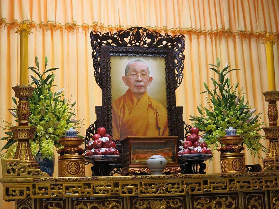 Gương sáng muôn thuở chiếu soi