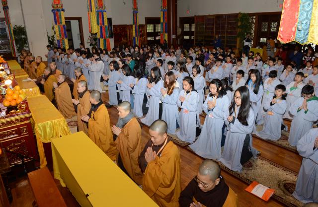 Chùa Đức Viên, San Jose ( Hoa Kỳ ) Tổ Chức Khoá Tu Thiếu Nhi Mùa Đông Và Hội Â3m Thực Mừng Năm Mới 2017.