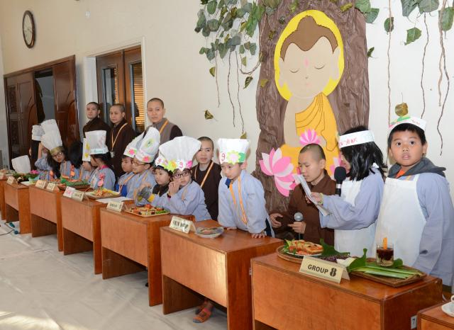 Chùa Đức Viên, San Jose ( Hoa Kỳ ) Tổ Chức Khoá Tu Thiếu Nhi Mùa Đông Và Hội Â3m Thực Mừng Năm Mới 2017.