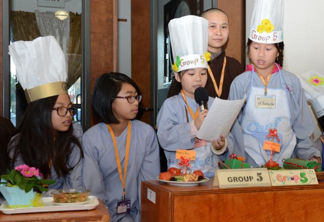 Chùa Đức Viên, San Jose ( Hoa Kỳ ) Tổ Chức Khoá Tu Thiếu Nhi Mùa Đông Và Hội Â3m Thực Mừng Năm Mới 2017.