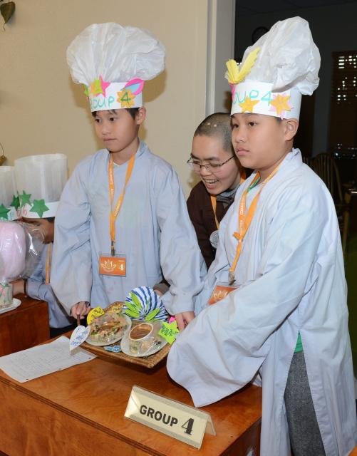 Chùa Đức Viên, San Jose ( Hoa Kỳ ) Tổ Chức Khoá Tu Thiếu Nhi Mùa Đông Và Hội Â3m Thực Mừng Năm Mới 2017.