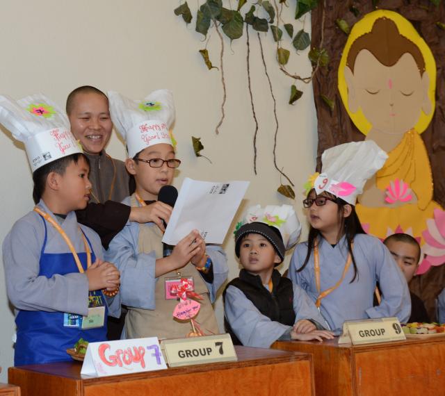 Chùa Đức Viên, San Jose ( Hoa Kỳ ) Tổ Chức Khoá Tu Thiếu Nhi Mùa Đông Và Hội Â3m Thực Mừng Năm Mới 2017.