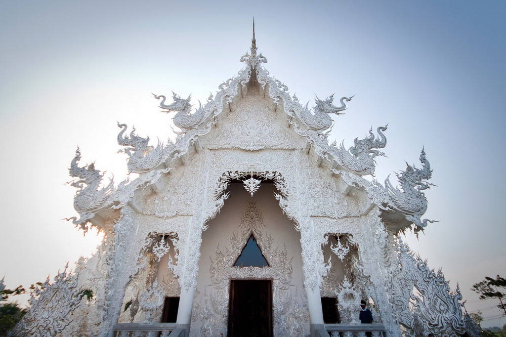 Khám phá Wat Rong Khun kỳ quan Phật giáo trắng của Thái Lan