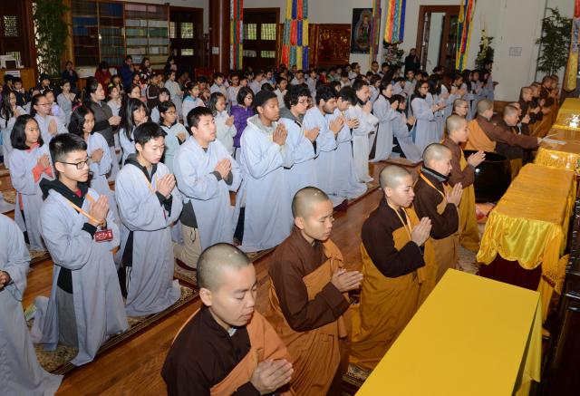 Chùa Đức Viên, San Jose ( Hoa Kỳ ) Tổ Chức Khoá Tu Thiếu Nhi Mùa Đông Và Hội Â3m Thực Mừng Năm Mới 2017.