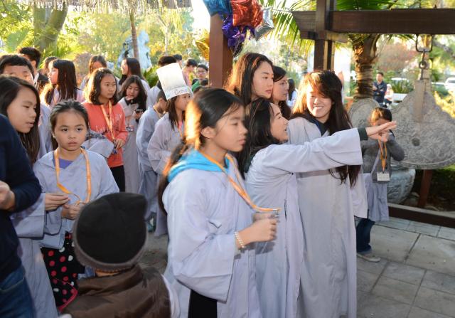 Chùa Đức Viên, San Jose ( Hoa Kỳ ) Tổ Chức Khoá Tu Thiếu Nhi Mùa Đông Và Hội Â3m Thực Mừng Năm Mới 2017.