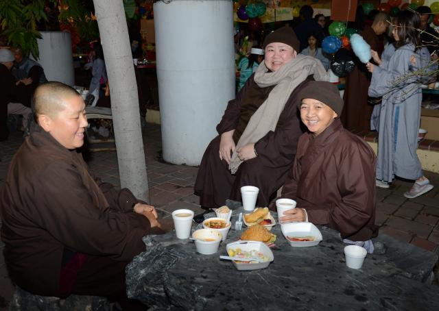 Chùa Đức Viên, San Jose ( Hoa Kỳ ) Tổ Chức Khoá Tu Thiếu Nhi Mùa Đông Và Hội Â3m Thực Mừng Năm Mới 2017.